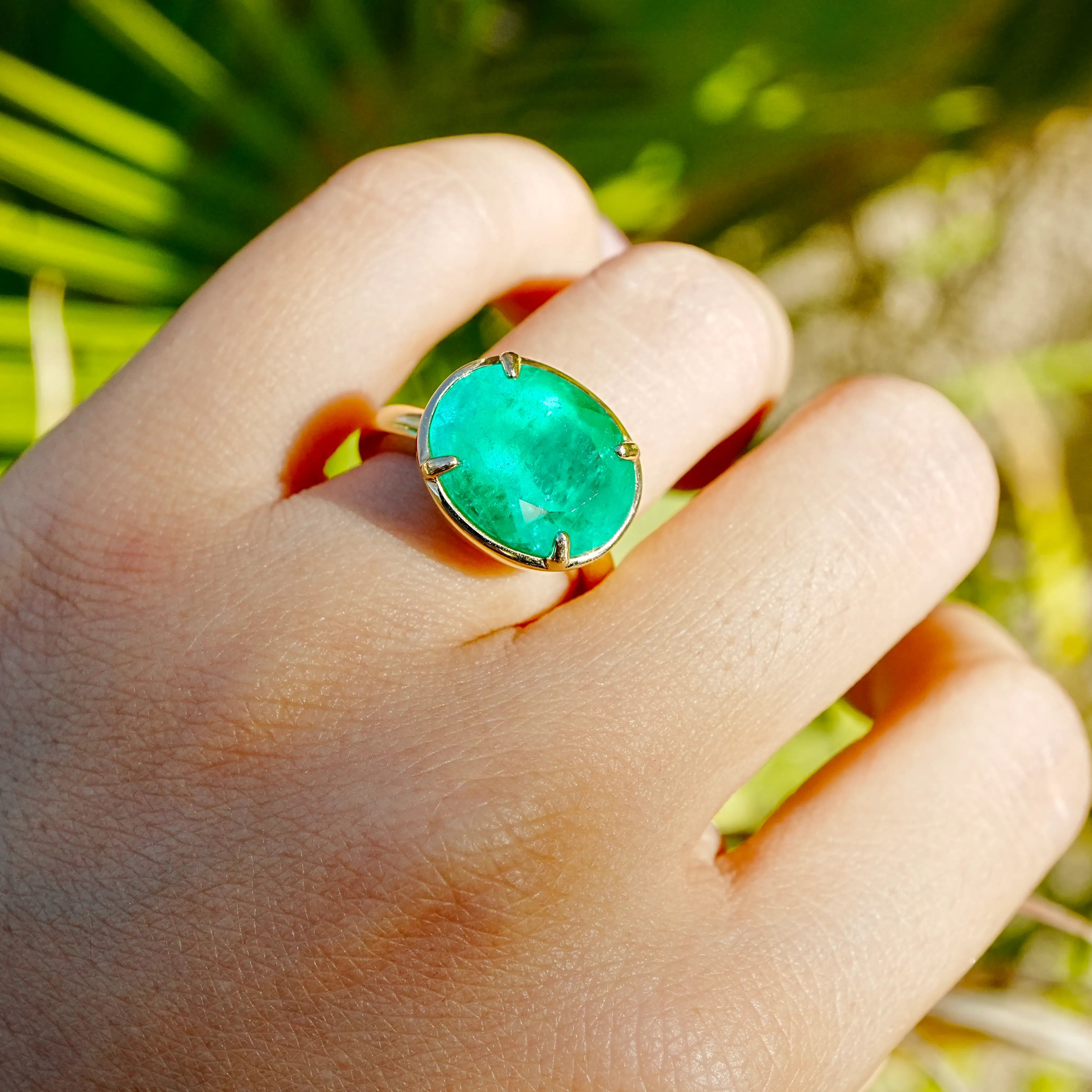 The Heirloom Certified Natural 7.10 ct Colombian Emerald Ring in 18k Gold