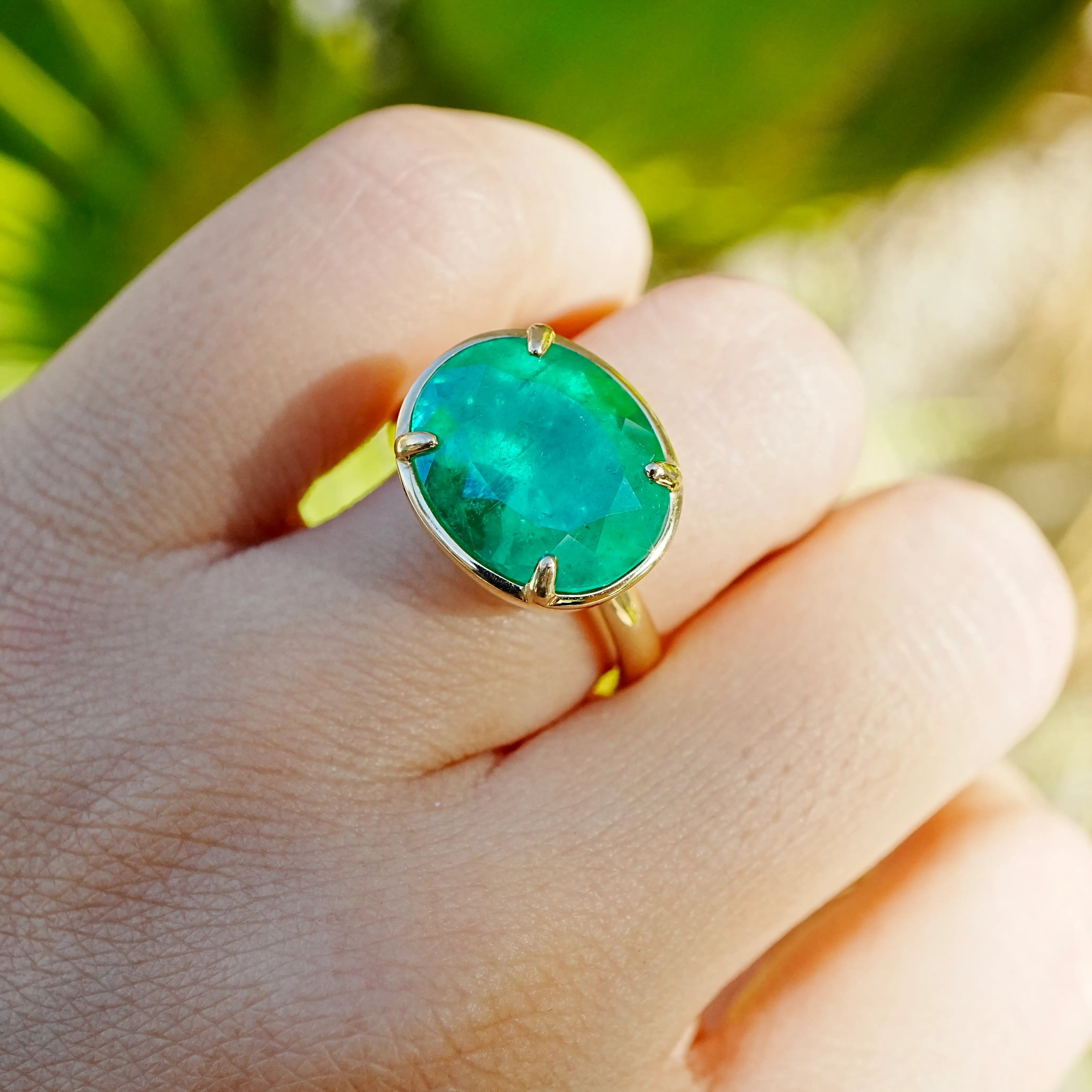 The Heirloom Certified Natural 7.10 ct Colombian Emerald Ring in 18k Gold